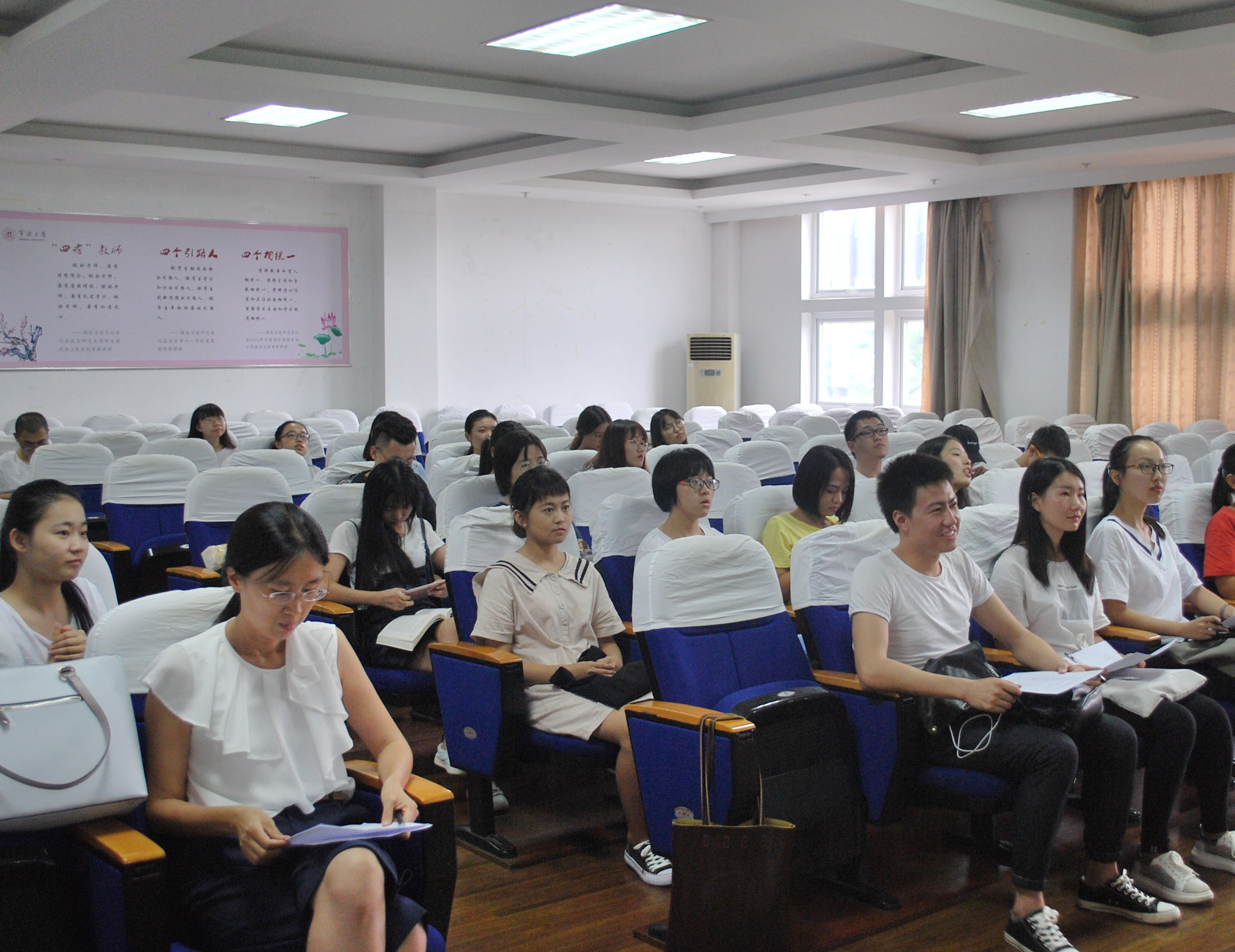 1506563000775863.jpg 报告会现场.jpg